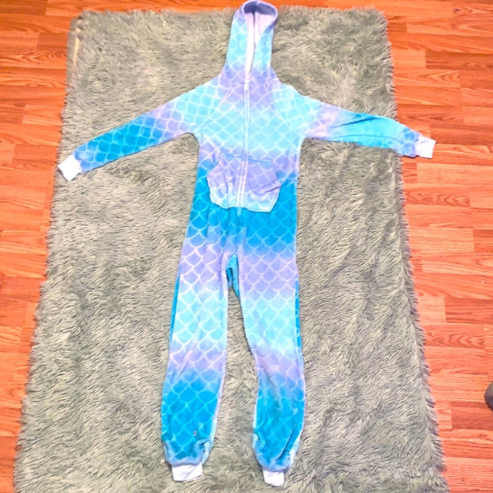 no stains, worn 1 time, mermaid pajamas.